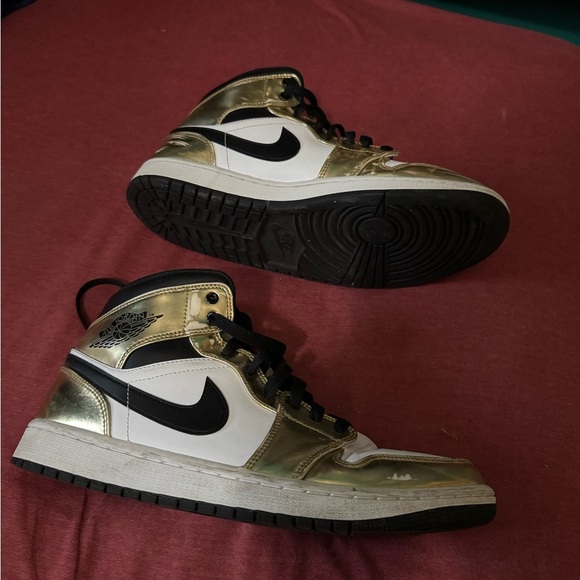 Nike Air High-Tops with Gold and White Finish - Picture 5 of 9